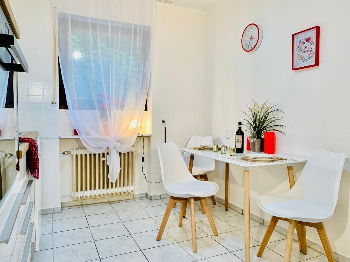 Schone, Gut Ausgestattete Wohnung Fur 1 Bis 4 Personen - Zentral Gelegen Бад-Емс Екстер'єр фото